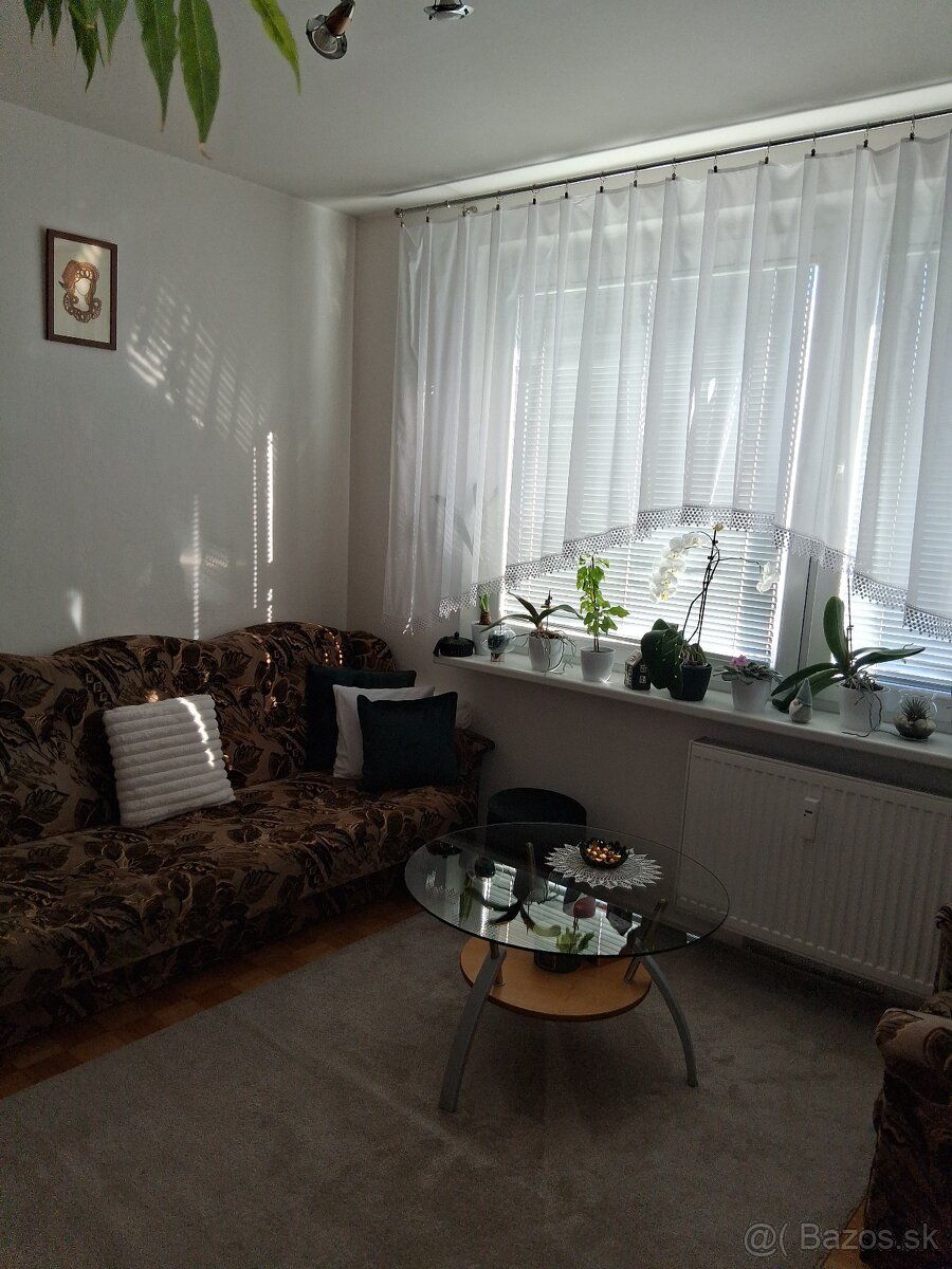 Ponúkam na dlhodobý prenájom jednoizbový byt,rekonštruovaný,