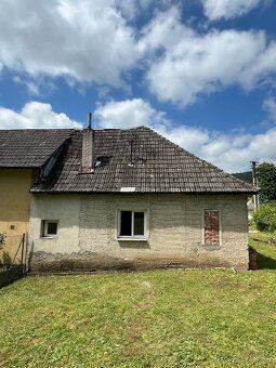 Exkluzívne ponúkame na predaj tradičný vidiecky dom v malebn