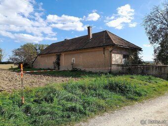 🏡 NA PREDAJ – VEĽKÝ POZEMOK S DOMOM V OBCI MOKRANCE 📍 Stanič
