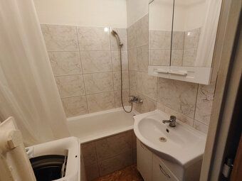 Dáme do prenájmu 2 izbový byt v Nitre, centrum - Párovce. Na