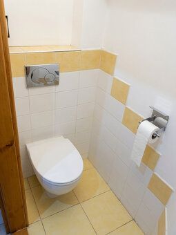 Ponúkame na predaj svetlý a prakticky riešený 2-izbový byt s