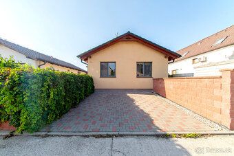 We offer for rent a detached 3-room family house (70 m²) wit
