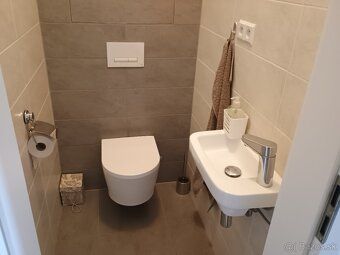 Ponúkam na prenájom moderný 2-izbový byt s klimatizáciou a s