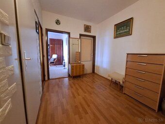 Typ: 2-izbový byt Rozloha: 65 m² Poschodie: 4/7 Loggia Klima