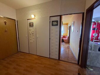 Typ: 2-izbový byt Rozloha: 65 m² Poschodie: 4/7 Loggia Klima