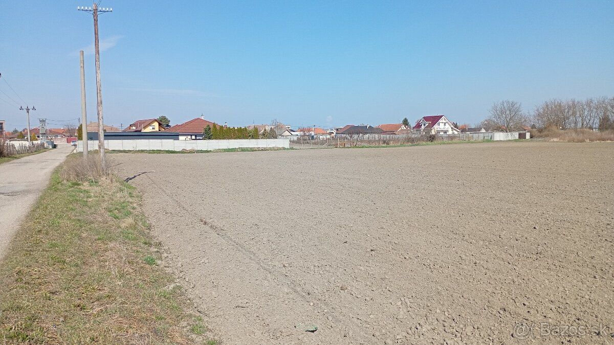 Predám pozemok na hranici intravilánu obce Čierna Voda. Parc