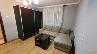 Dobry den Predam 1 izbovy byt v Dubnici nad Vahom, cely prer