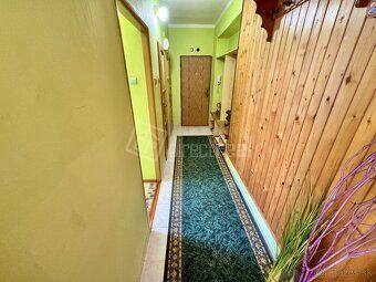 Skvelý 2i v centre s balkónom na východ slnka :)
Popis: Hľad