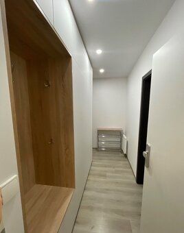 Ponúkame Vám na prenájom priestranný 3-izbový byt (80 m2 + v