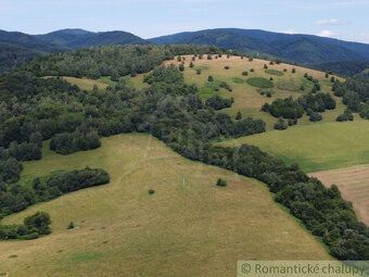 Očarujúca panoráma na okolitú prírodu, lúky, lesy. Excelentn