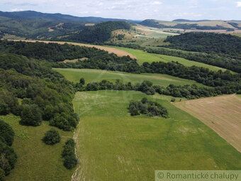 Očarujúca panoráma na okolitú prírodu, lúky, lesy. Excelentn