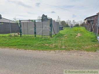 Slnečný pozemok v obci Hruboňovo v časti Výčapky sa nachádza