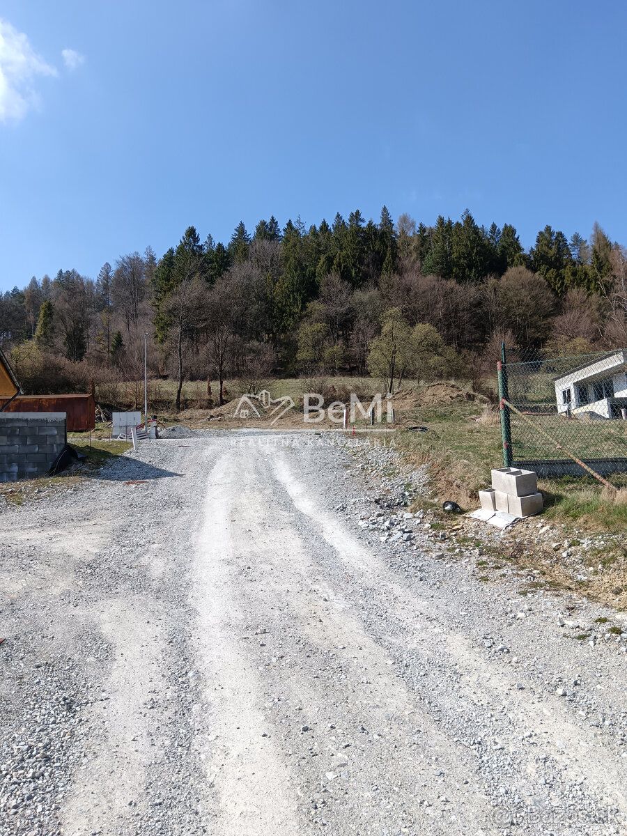 Typ: Pozemky - bývanie Ulica: Bočná Obec: Dolný Vadičov
(255