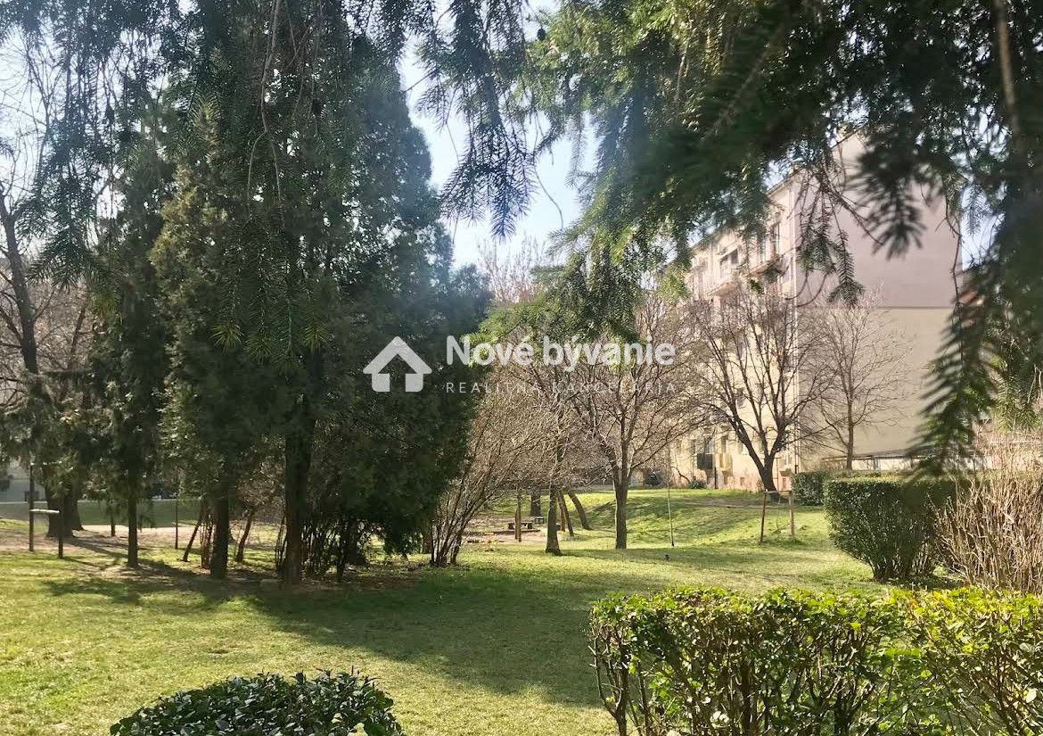 Typ: 3-izbový byt Mestská časť: Nivy Obec: Bratislava-Ružino