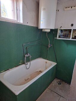 Predám rodinný dom s pozemkom v Mužli. Dom je na 862m2 pozem