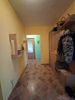 Ponúkame na predaj priestranný 3-izbový byt nachádzajúci sa 