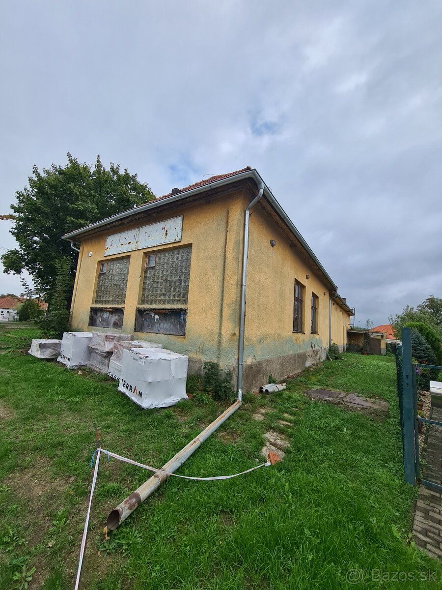 Ponúkame na predaj polyfunkčnú budovu vhodnú na podnikateľsk