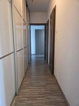 Realitná kancelária RE/MAX ponúka k prenájmu 3-izbový byt na