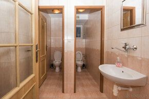 Dobrý deň, ponúkame na prenájom kancelárie a skladovú halu o