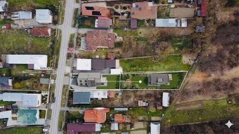 Investícia, ktorá dáva zmysel: Bývanie pre vás a pozemok pre
