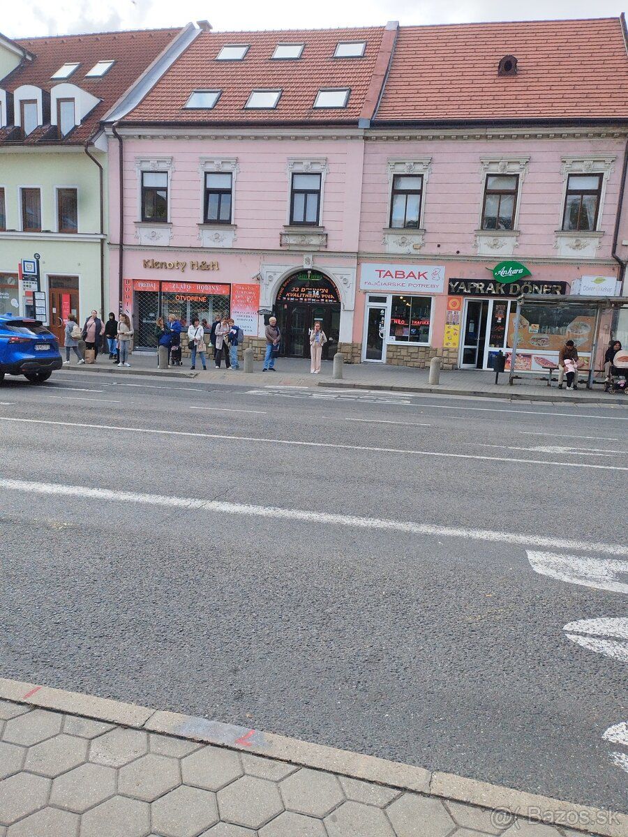 Ponúkame do nájmu obchodný priestor v Pezinku na Holubyho ul