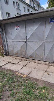 Ponúkam na prenájom suchú a voľnú garáž o rozlohe 19 m² v Ru