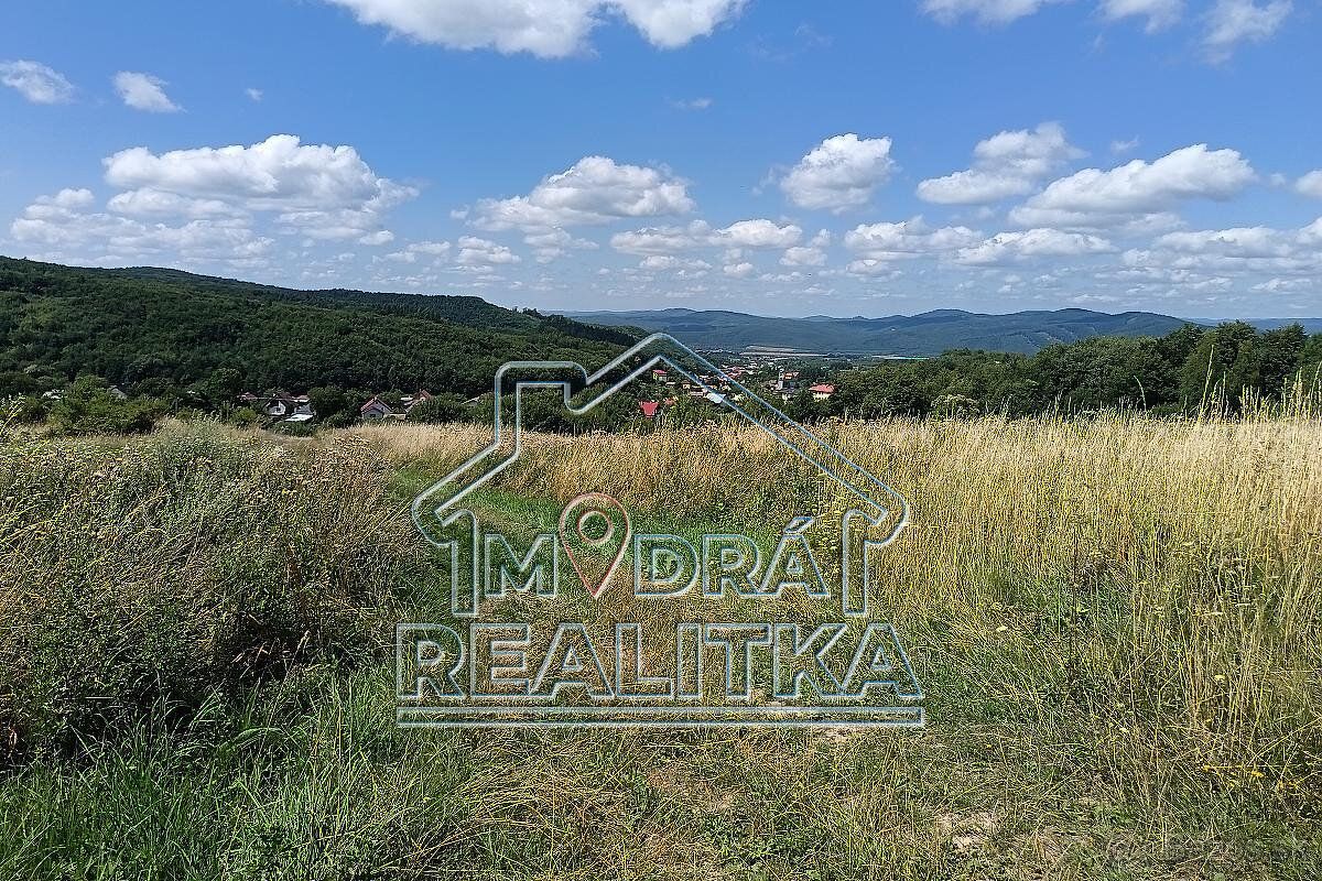 Ponúkame vám jedinečný rekreačný pozemok nad obcou Zemplínsk