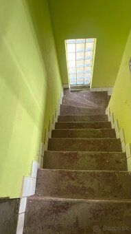 TRIOREALITY ponúkajú na predaj murovaný rodinný dom v obci S