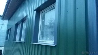 P: montovanú drevostavbu / garáž s prístreškom. Rozmer 10x10