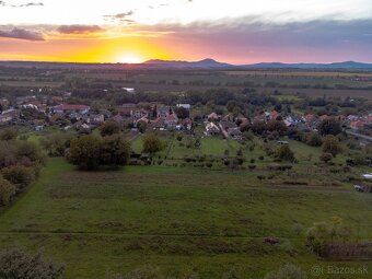 Na predaj stavebný pozemok na vidieku, v kľudnej obci Vieska