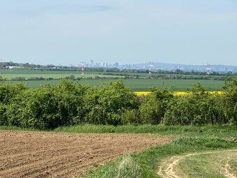 Ponúkam na predaj pozemok o rozlohe 2881 m 2 v katastri obce