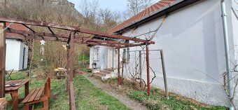 Vo výhradnom zastúpení ponúkame na predaj útulnú, romantickú