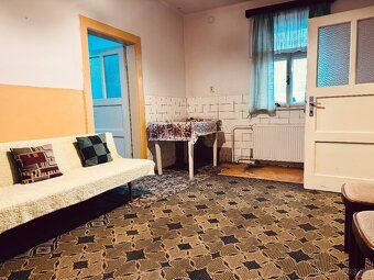 Ponúkame exkluzívne na predaj priestranný rodinný dom v tich