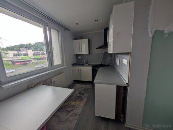 Ponúkame Vám na predaj čiastočne zrekonštruovaný 2,5- izbový