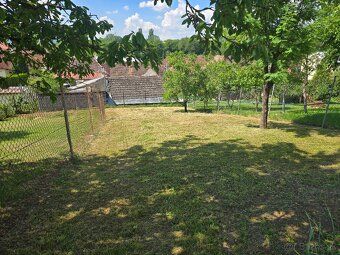 Moravské Lieskové – veľký pozemok, výborná dostupnosť a dom 