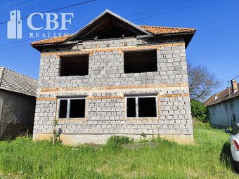 Ponúkame Vám na predaj rodinný dom v obci Dlhá Ves v pôvodno