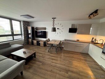 2-izbový byt; 62,5m2 + balkón 3 m2.
Na Jarabinkovej ulici v 