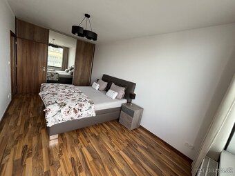 2-izbový byt; 62,5m2 + balkón 3 m2.
Na Jarabinkovej ulici v 
