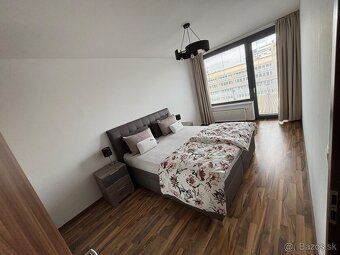 2-izbový byt; 62,5m2 + balkón 3 m2.
Na Jarabinkovej ulici v 