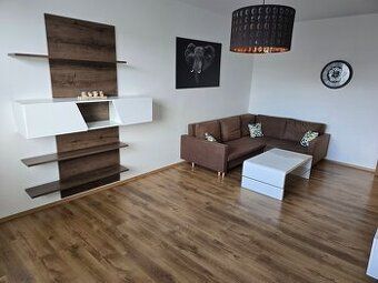 Sprostredkujeme prenájom veľkého 3 izbového bytu s balkónom 