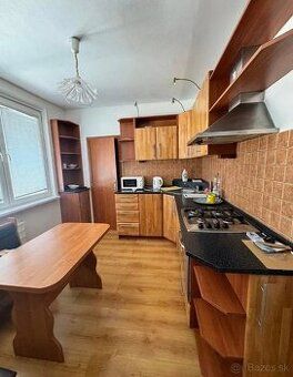 Sprostredkujeme prenájom veľkého 3 izbového bytu s balkónom 