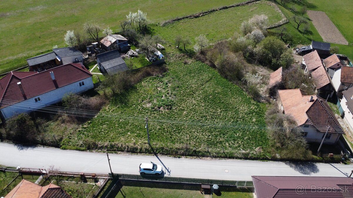 Ponúkame na predaj slnečný pozemok o výmere 1468 m², ideálny