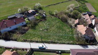 Ponúkame na predaj slnečný pozemok o výmere 1468 m², ideálny
