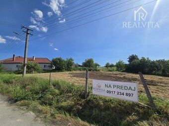 Ponúkame na predaj slnečný pozemok o výmere 1468 m², ideálny
