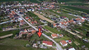 Ponúkame na predaj slnečný pozemok o výmere 1468 m², ideálny