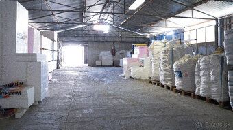 Ponúkame na predaj halu v meste Holíč. K tejto hale je vstup