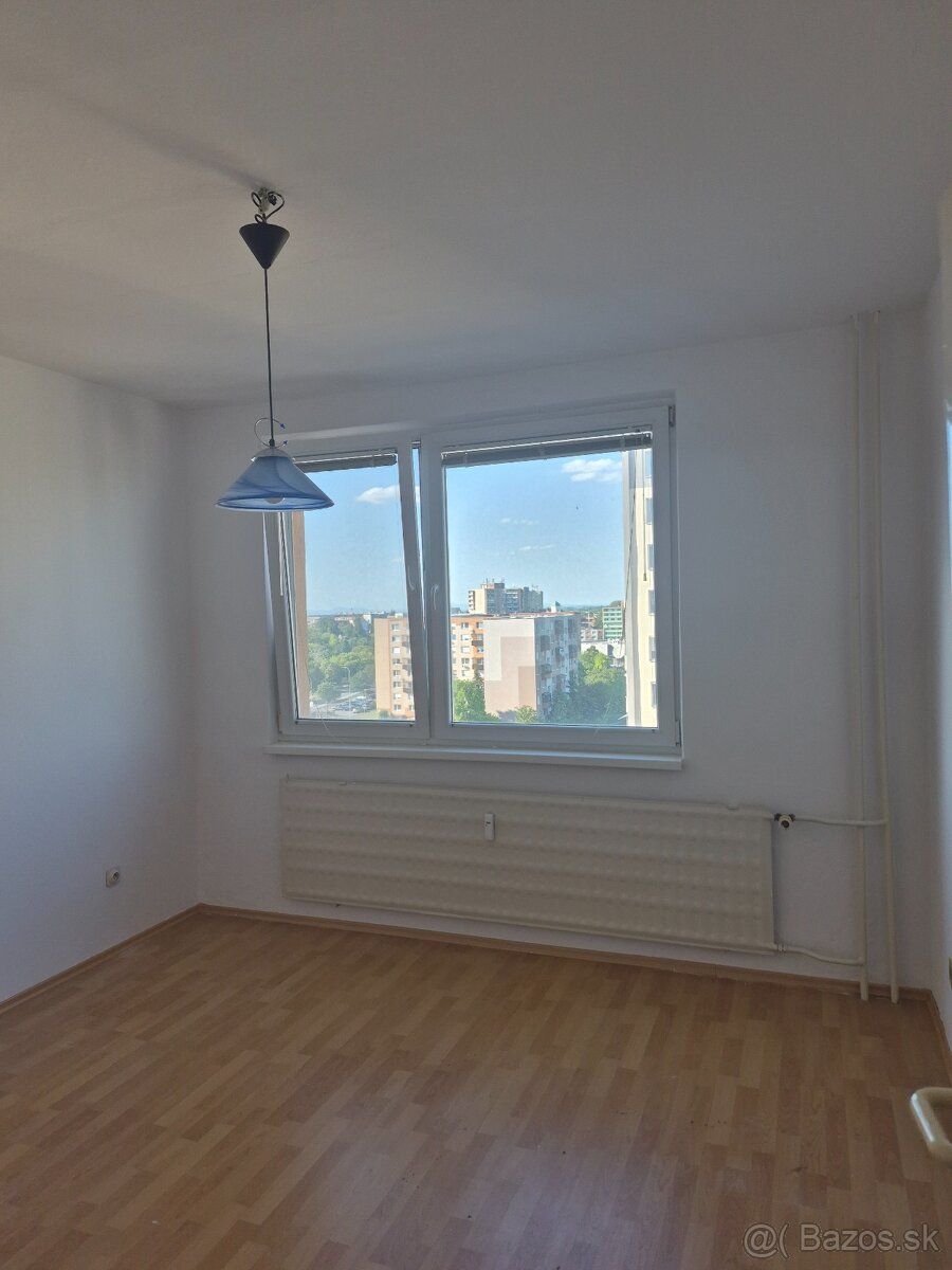 Predám 4 izbový byt vo výmere 100m2. , Nábrežná