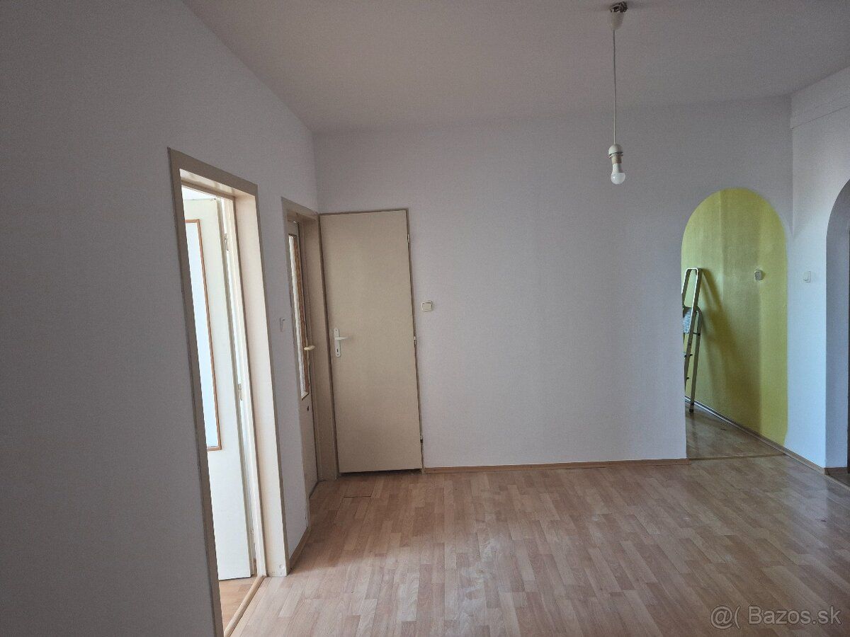 Predám 4 izbový byt vo výmere 100m2. , Nábrežná
