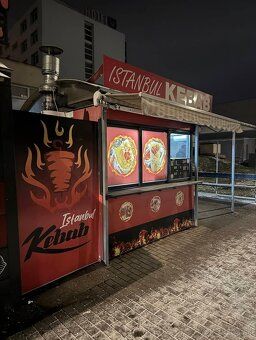 NA PREDAJ: Zabehnutá prevádzka kebabu v centre Lučenca – Vaj