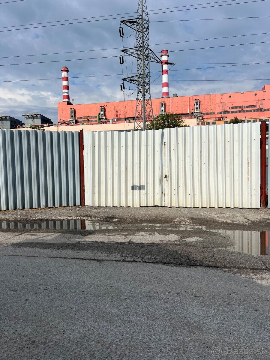 Ponúkame na prenájom rozľahlú plochu s výmerou 562 m² v loka